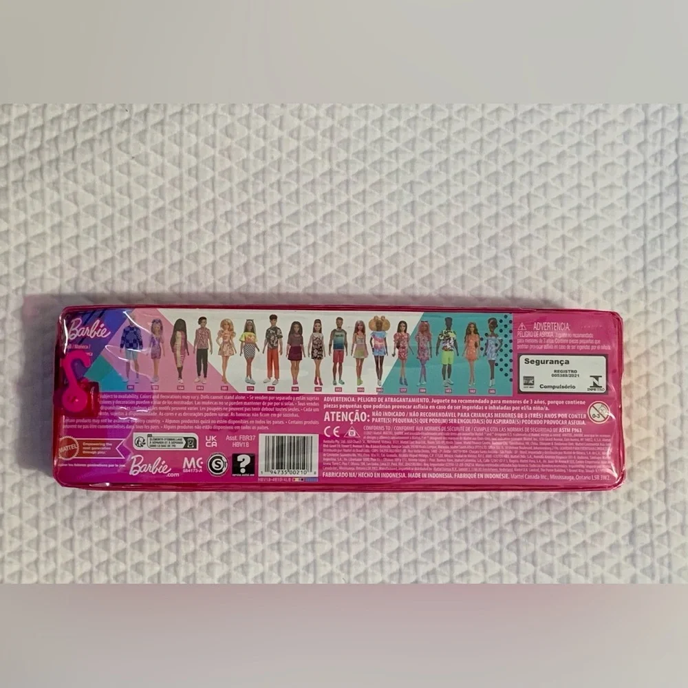 NIB Barbie Fashionista #189, Curvy Doll with Crimson Red Hair Braids, LOVE Dress - Picture 4 of 4